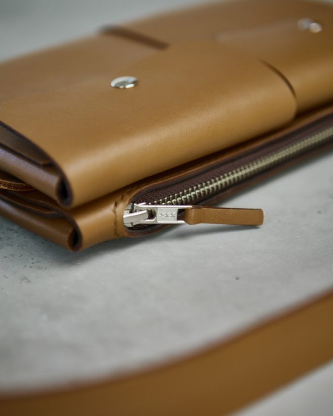 Elegantná ľadvinka | Hnedá