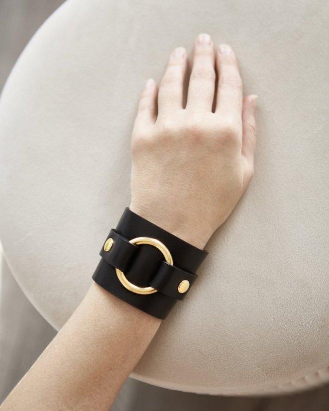 Bracelet With Ring | Black With Gold Hardware