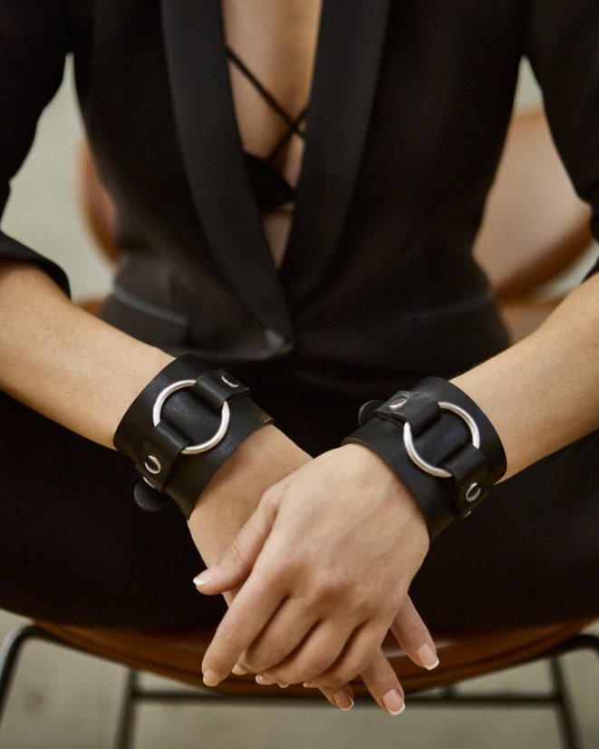 Bracelet With Ring | Black With Silver Hardware