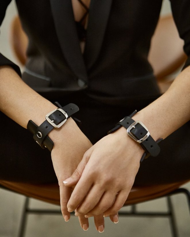 Bracelet With Ring | Black With Silver Hardware